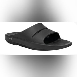 Oofos Ooahh unisex black slides